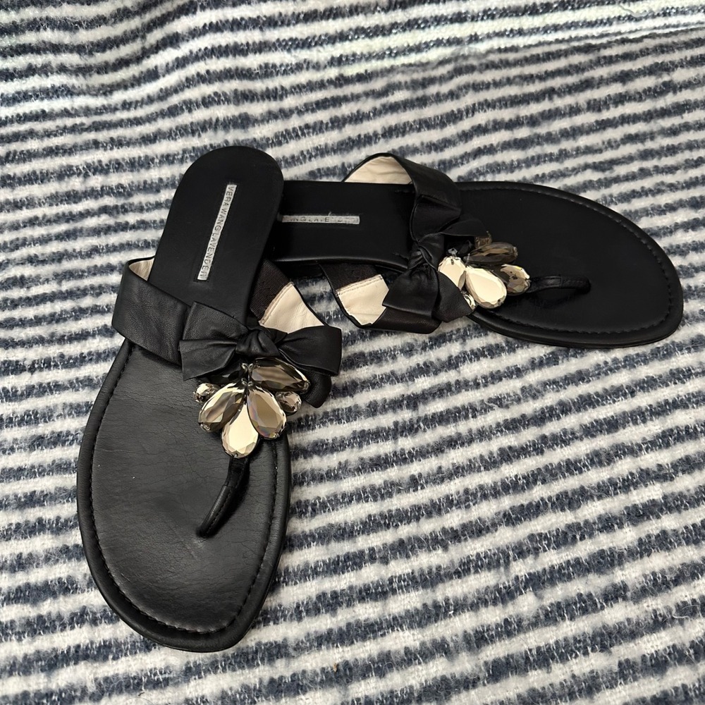 Vera Wang Lavender Label Bow Embellished Black Leather Flip Flop Slide 8.5M